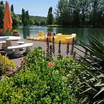 Holiday home Maison Normande Typique 10 Pers , Grande Piece A Vivre ,Cheminee, Grand Jardin
