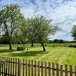 Holiday home Maison Normande Typique 10 Pers , Grande Piece A Vivre ,Cheminee, Grand Jardin *
